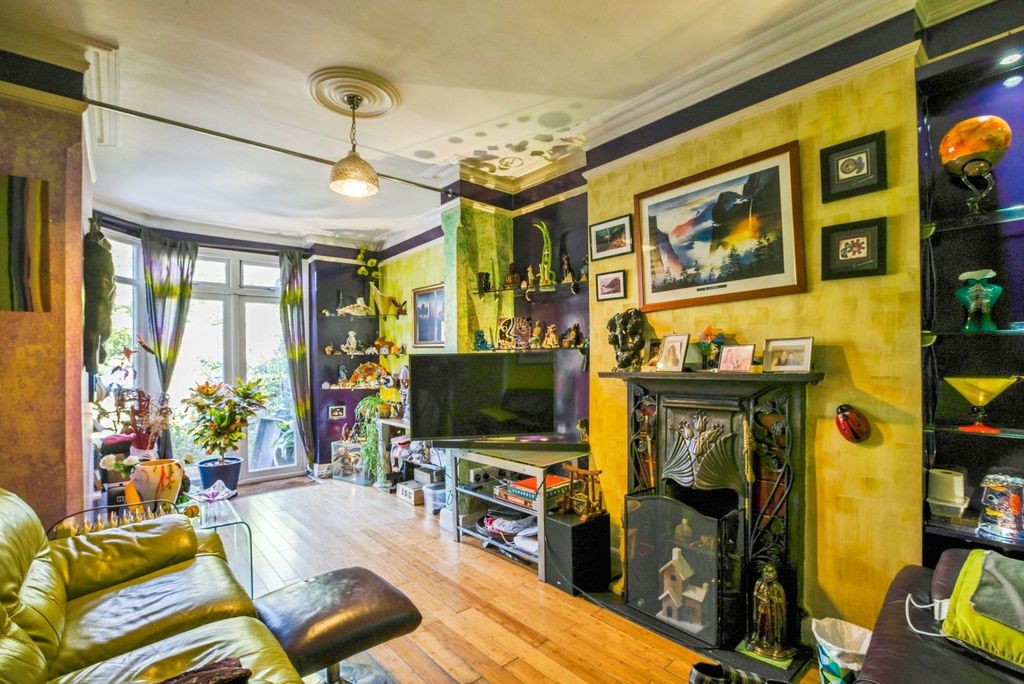 Property photo 2 of 17 Photo