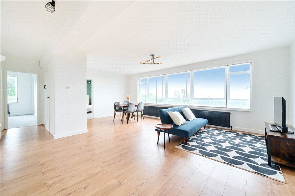 Property photo 1 of 11 Reception