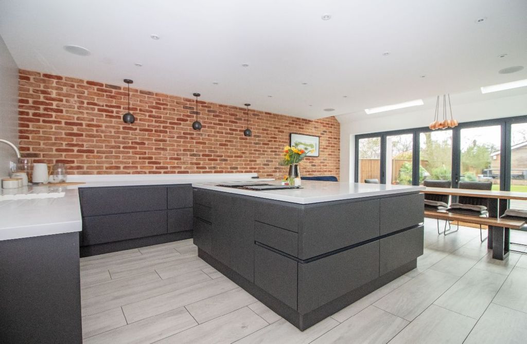 Property photo 3 of 28