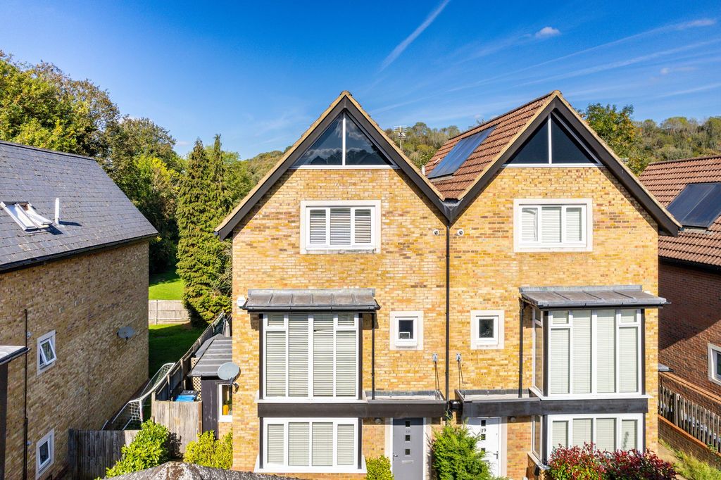 Property photo 1 of 24