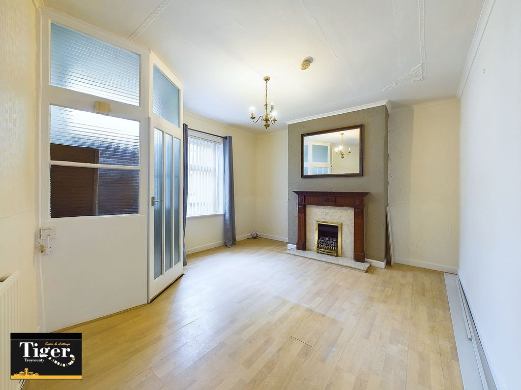 Property photo 3 of 15 Cam03440G0-Pr0260-Still012