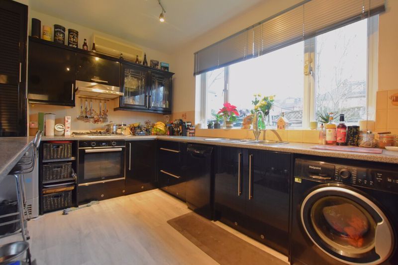 Property photo 3 of 9 Photo 4