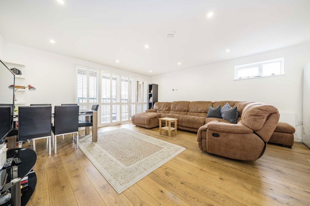 Property photo 2 of 7