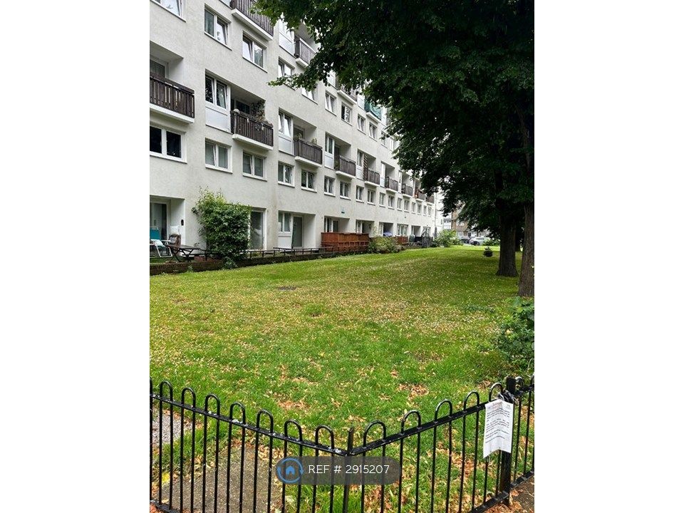 Property photo 3 of 24 Rear Of Building, Communal Garden