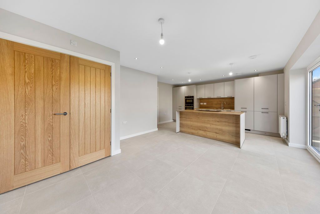 Property photo 2 of 27 Kitchen Diner