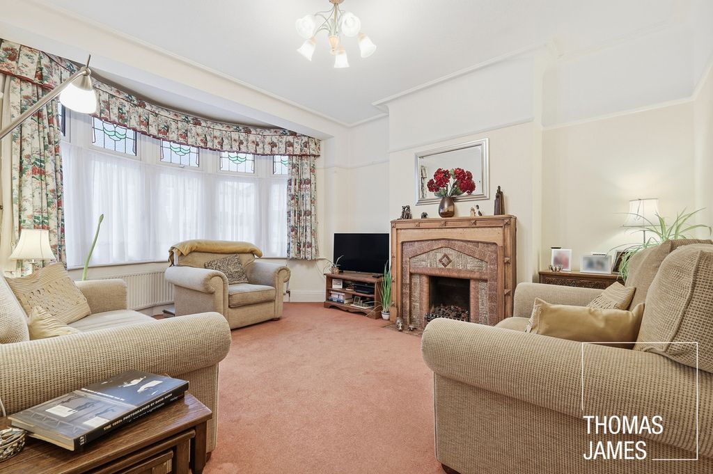 Property photo 3 of 27