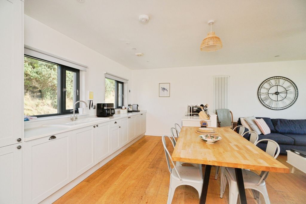 Property photo 3 of 20 Pbox-Img.Jpg