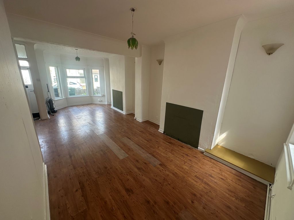 Property photo 3 of 10 Dining Room