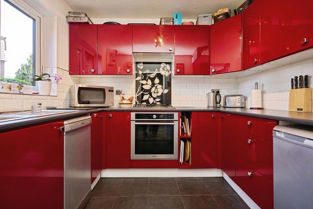 Property photo 2 of 14 Kitchen