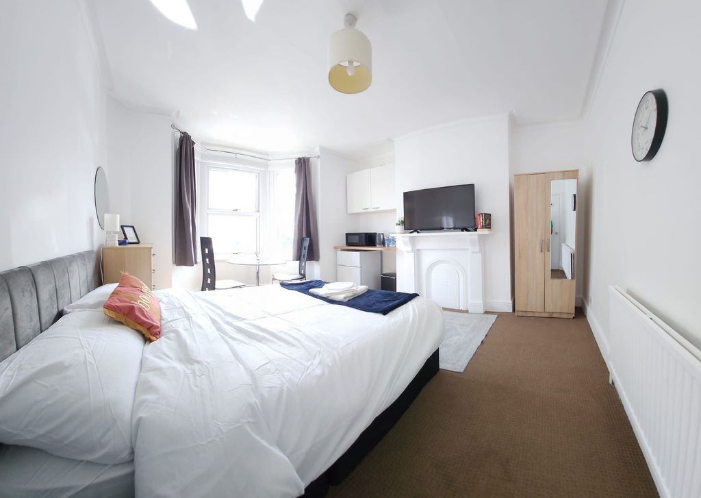 Property photo 1 of 5