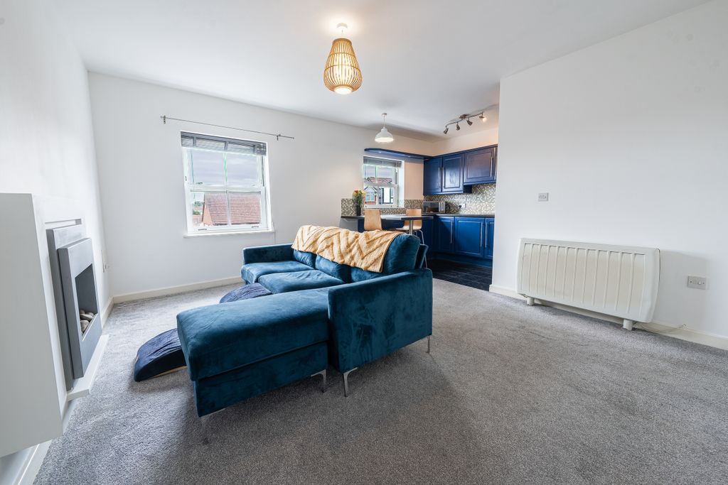 Property photo 3 of 13 .