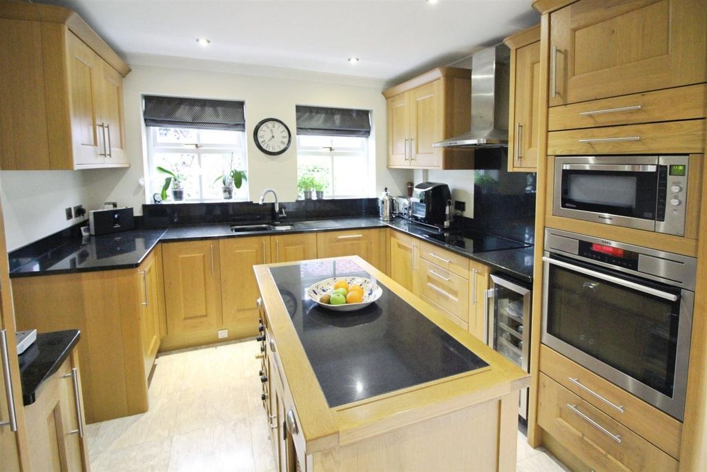 Property photo 2 of 23 Kitchen