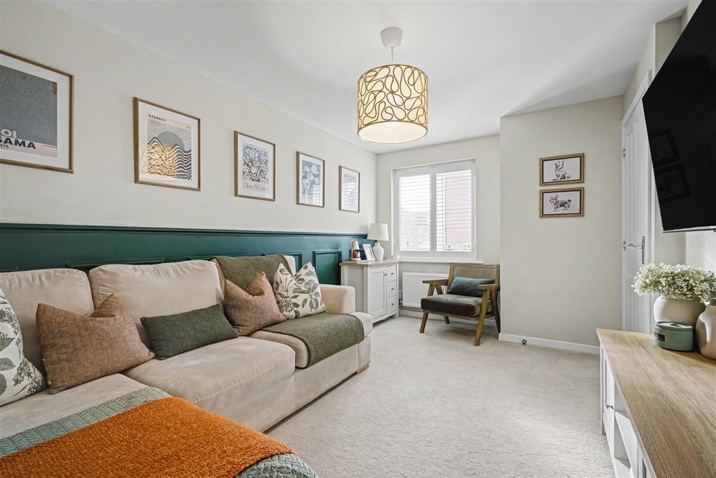 Property photo 2 of 20 Lounge 1_1.Jpeg