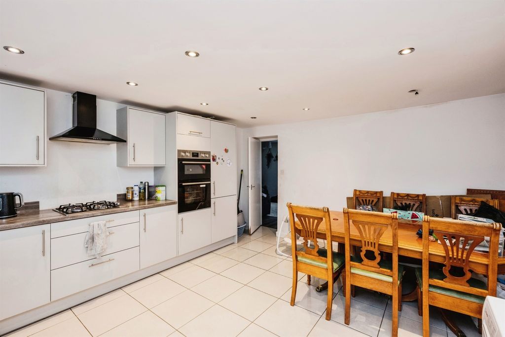 Property photo 3 of 18 Bathroom