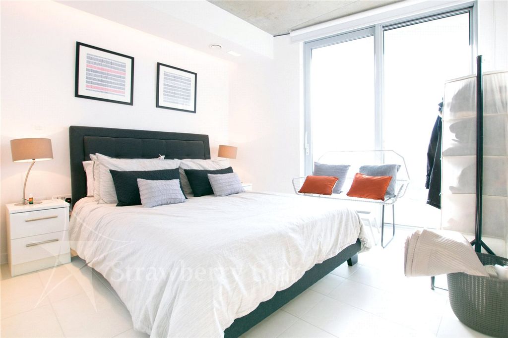 Property photo 3 of 6 Bedroom Area