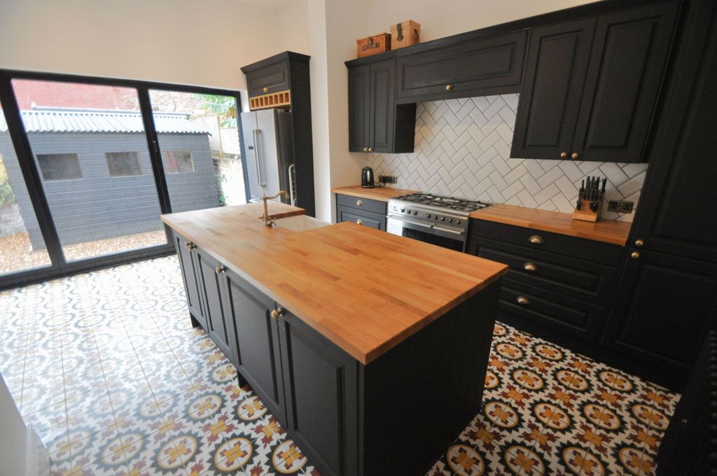 Property photo 2 of 49