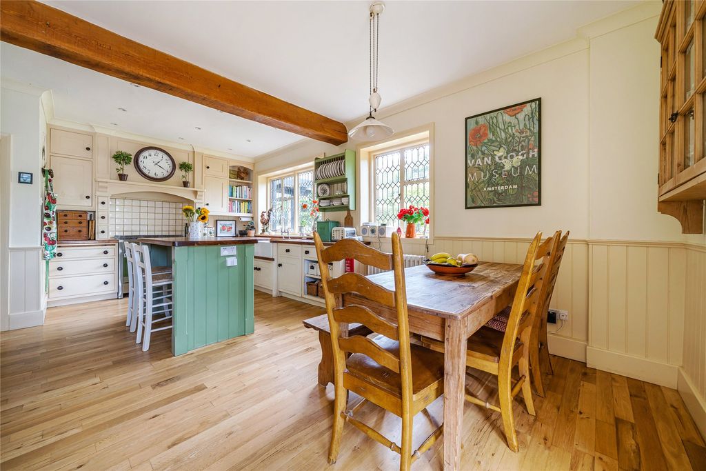 Property photo 3 of 19 Kitchen/Breakfast