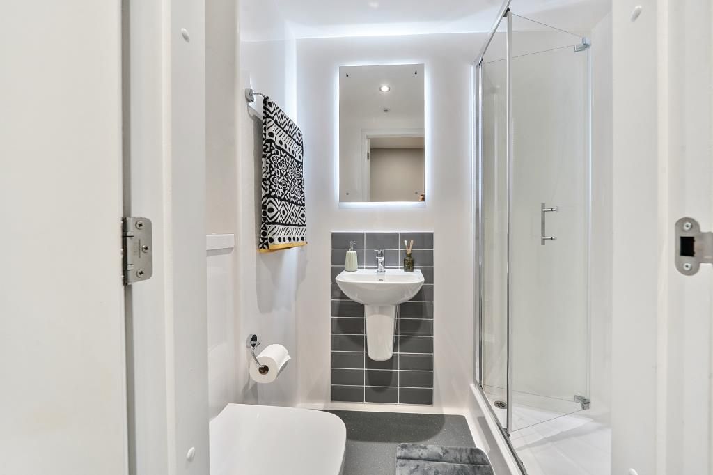 Property photo 3 of 20 Bathroom