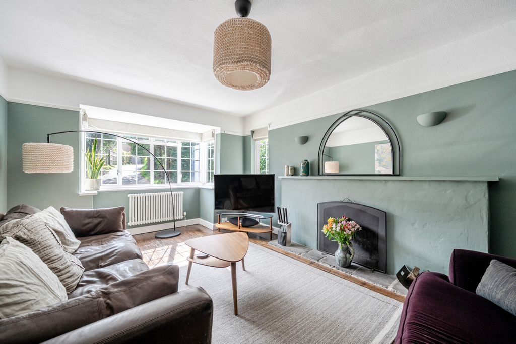 Property photo 2 of 22 1433886-11-69c141...