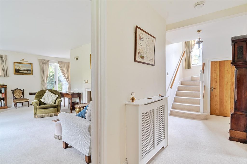 Property photo 3 of 20 1370903-14-68Fa233A154Cf-Arw-1.Jpg