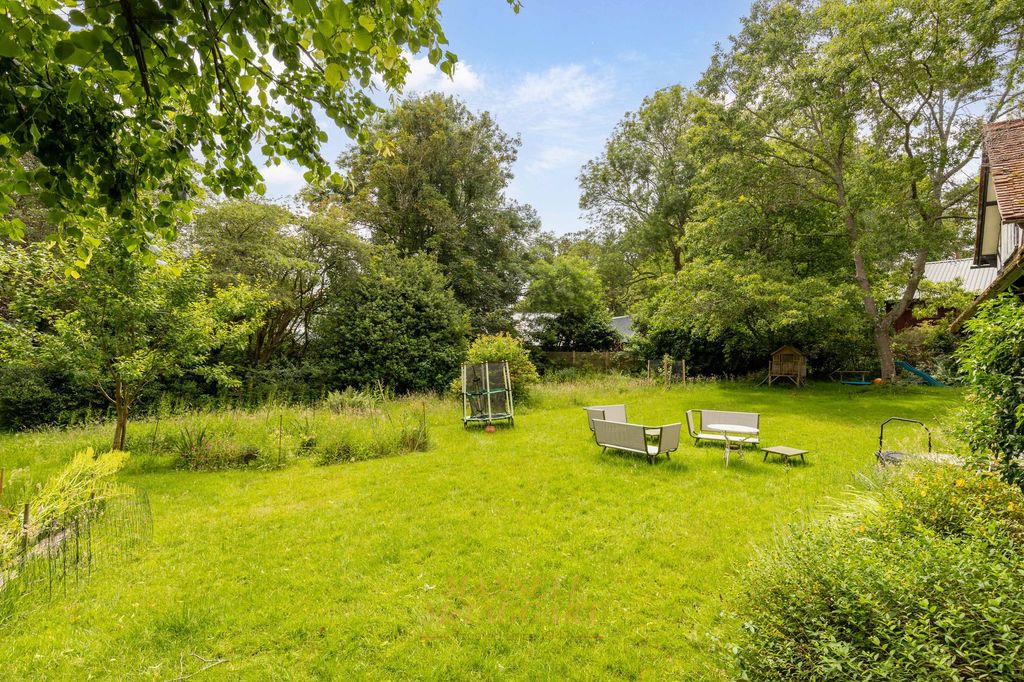 Property photo 2 of 20