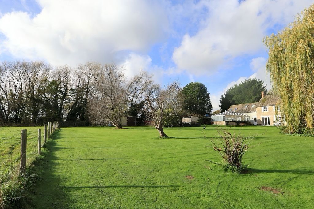 Property photo 2 of 33 Img_7339_1763218363819.Jpeg