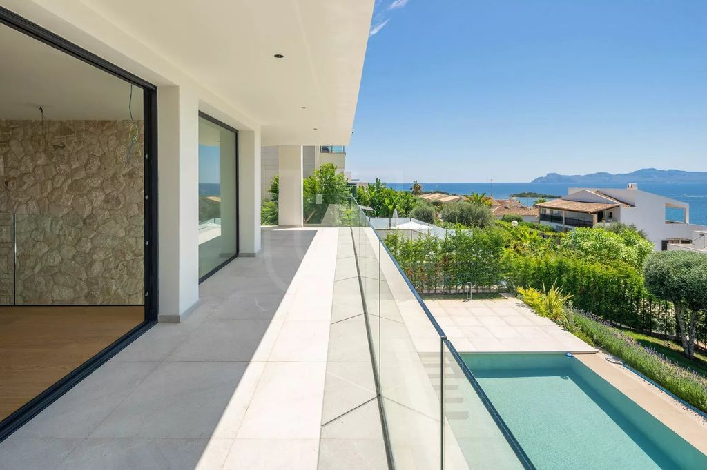 Property photo 3 of 10 Swimming Pool