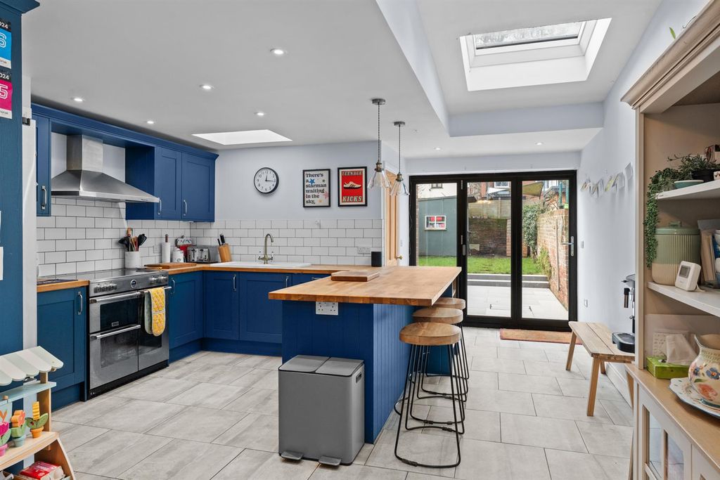 Property photo 3 of 26 5-Havelockrd-020.Jpg