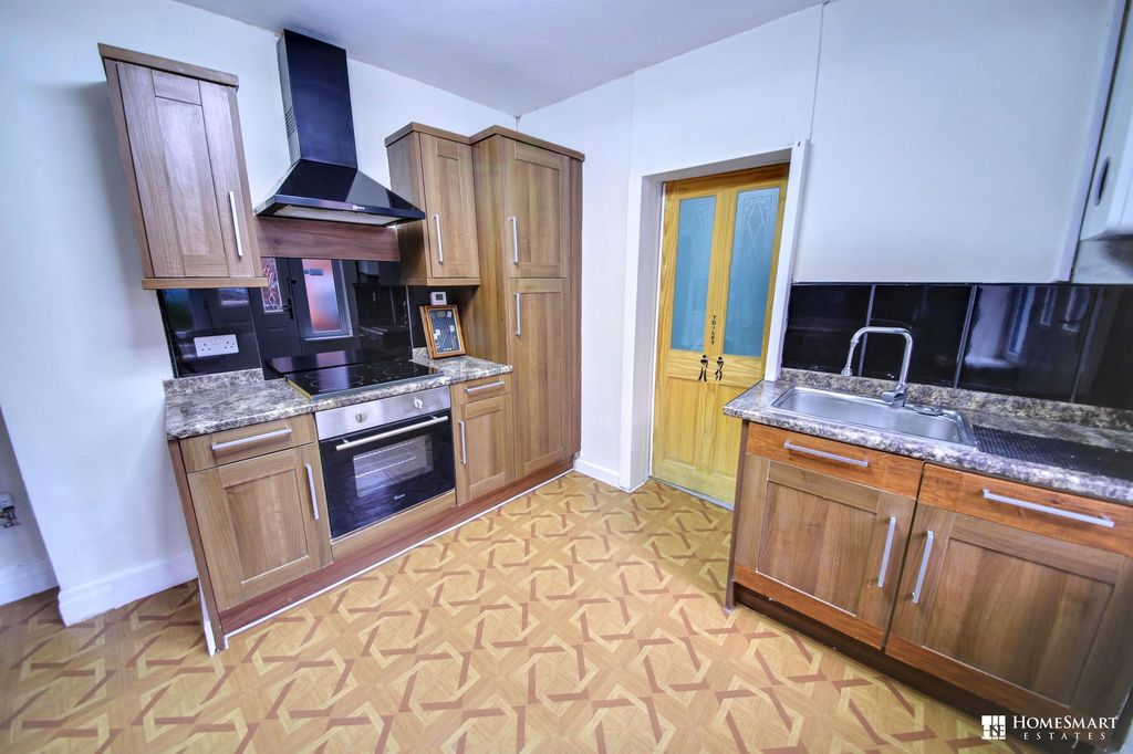 Property photo 2 of 14 Kitchen