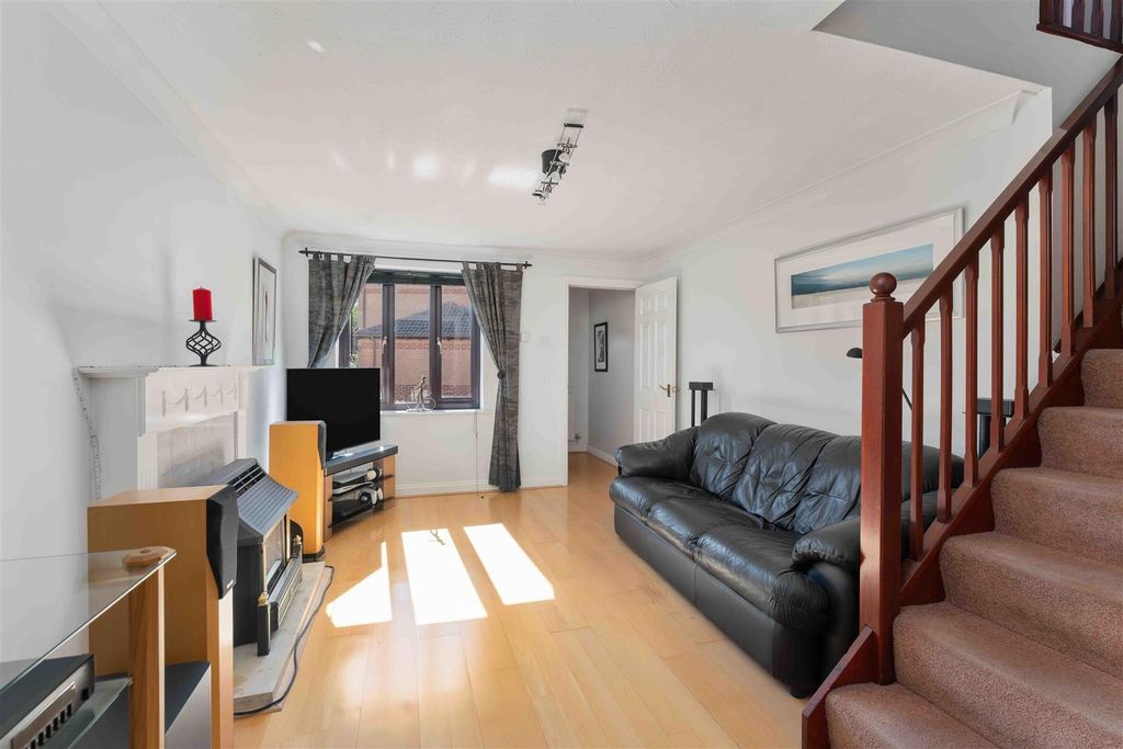 Property photo 3 of 14 33 Longworth Close, Banbury-6.Jpg