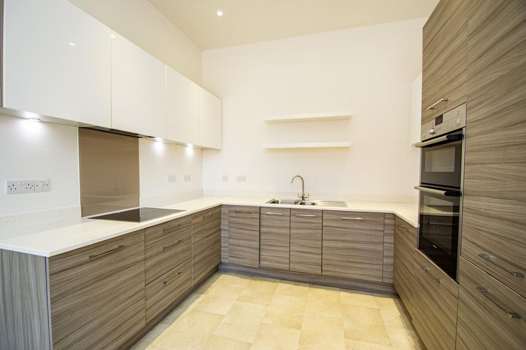 Property photo 3 of 12 Kitchen Diner