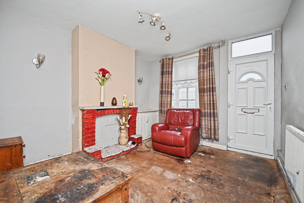 Property photo 2 of 19