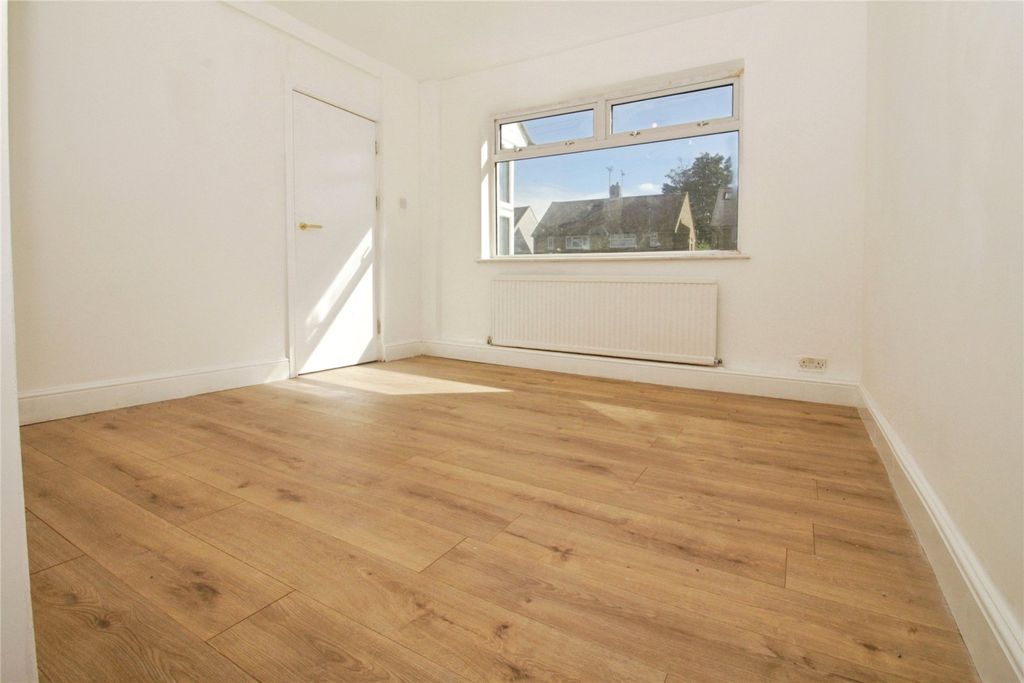 Property photo 3 of 16 Picture No. 10