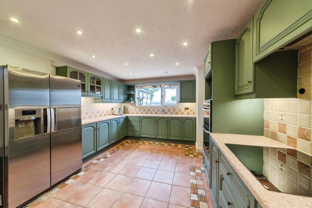 Property photo 2 of 28