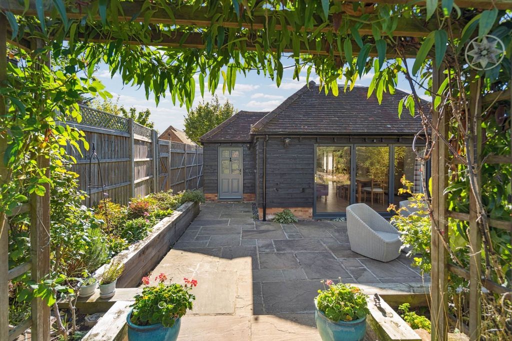 Property photo 1 of 25