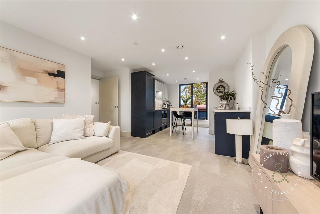 Property photo 3 of 29 Sophia-Mews-11.Jpg