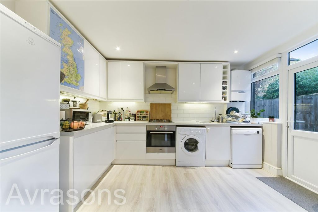 Property photo 2 of 10 Kitchen