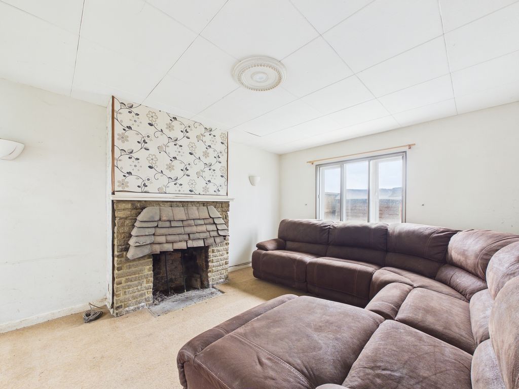 Property photo 2 of 12 Cam04018G0-Pr0486-Still001