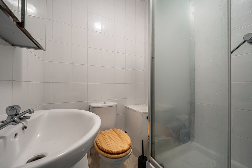 Additional image 10 of 1 bed flat for saleForlease Rd, Maidenhead SL6