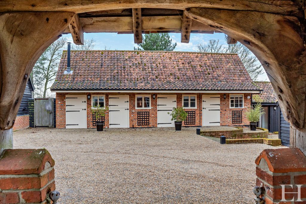 Property photo 3 of 54