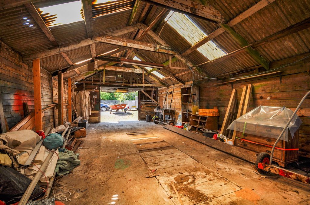 Property photo 2 of 3