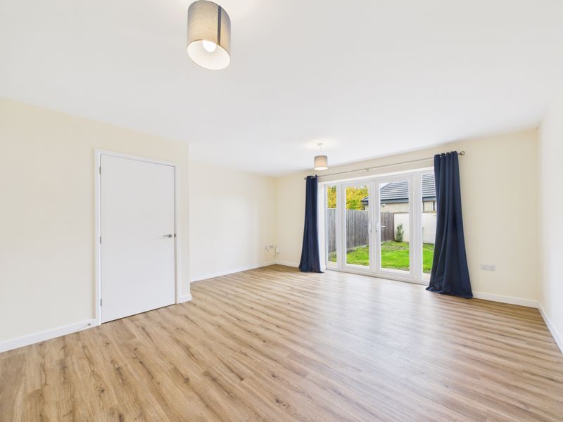 Property photo 3 of 17 Photo 6