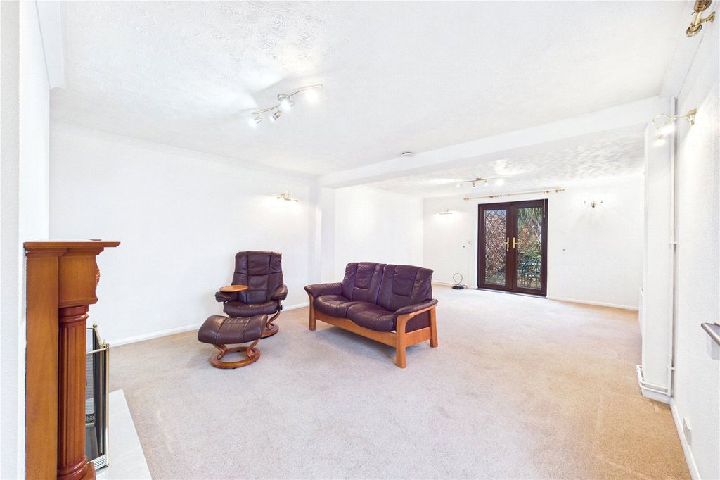 Property photo 2 of 16 Living Room