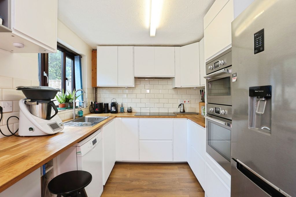 Property photo 2 of 17 Photo
