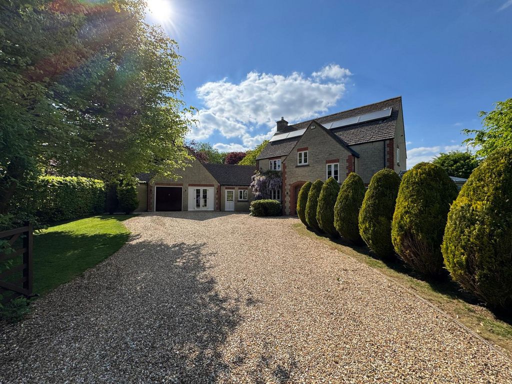 Property photo 1 of 32