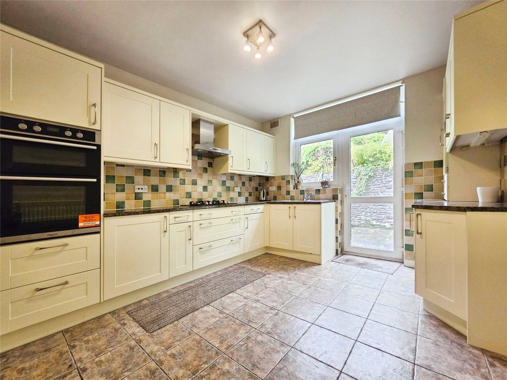 Property photo 3 of 19 Picture No. 26