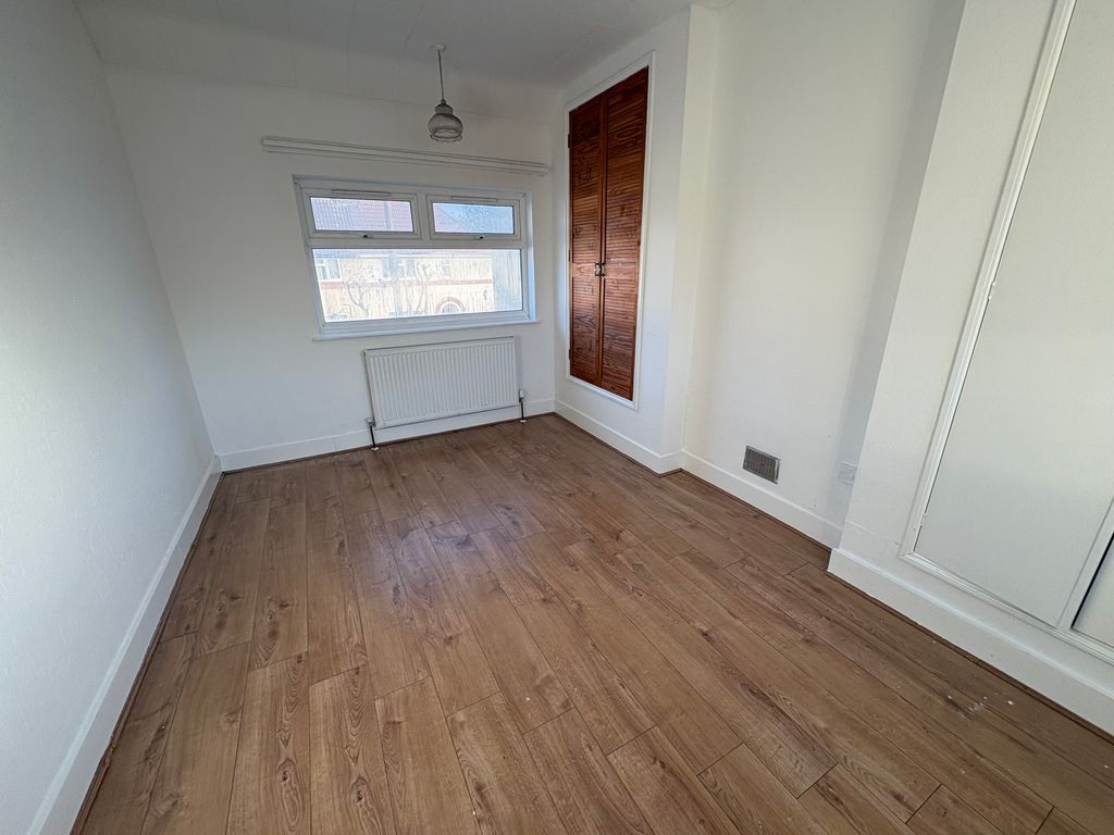 Property photo 2 of 6 Img_5163[1]