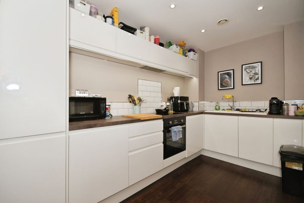 Property photo 3 of 11 Kitchen
