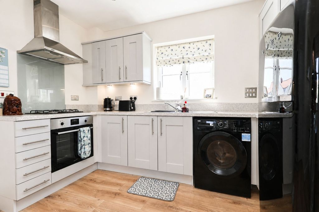Property photo 2 of 21 Kitchen