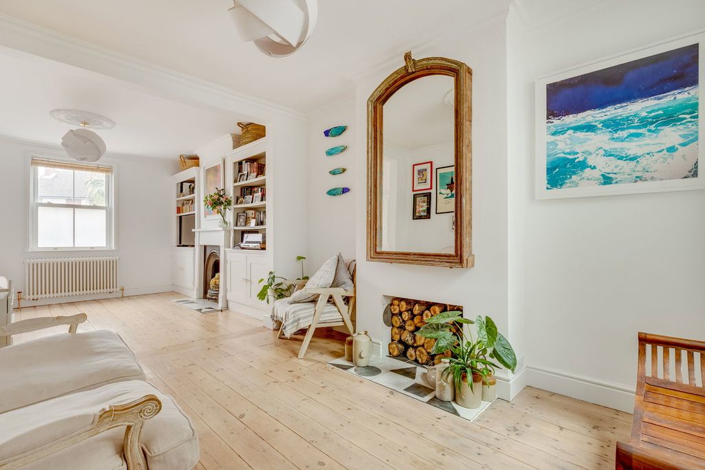 Property photo 3 of 19